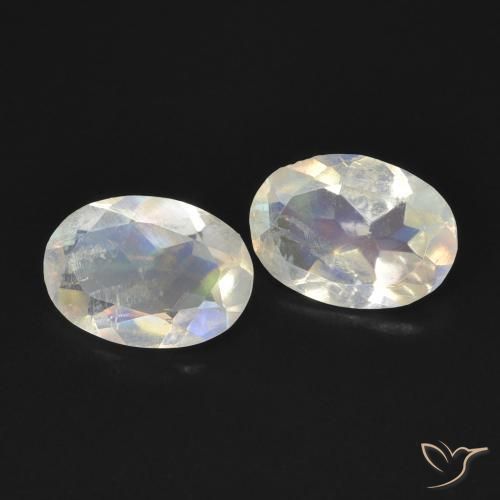 Shop natural 1.13ct 青みがかったホワイト レインボームーンストーン gems, 楕円形, from アメリカ at GemSelect. In stock, global shipping!