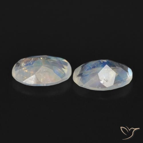 Shop natural 1.13ct 青みがかったホワイト レインボームーンストーン gems, 楕円形, from アメリカ at GemSelect. In stock, global shipping!