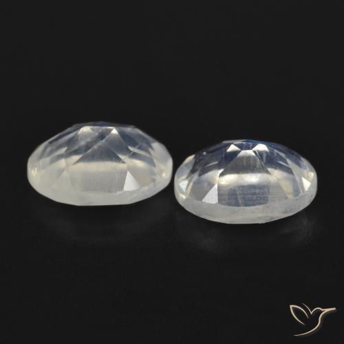 Shop natural 1.63ct 青みがかったホワイト レインボームーンストーン gems, 楕円形, from アメリカ at GemSelect. In stock, global shipping!