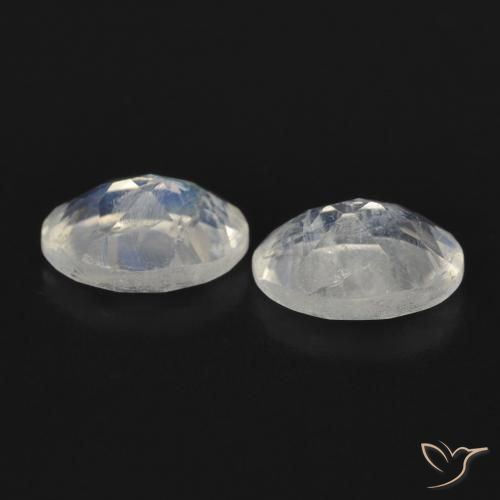 Shop natural 1.48ct 青みがかったホワイト レインボームーンストーン gems, 楕円形, from アメリカ at GemSelect. In stock, global shipping!