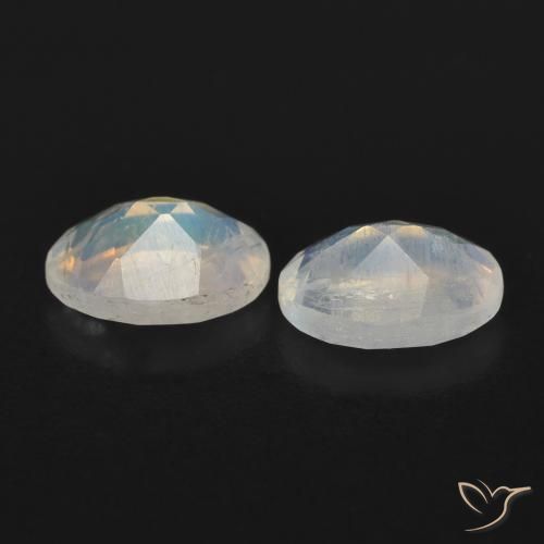 Shop natural 1.49ct 青みがかったホワイト レインボームーンストーン gems, 楕円形, from アメリカ at GemSelect. In stock, global shipping!