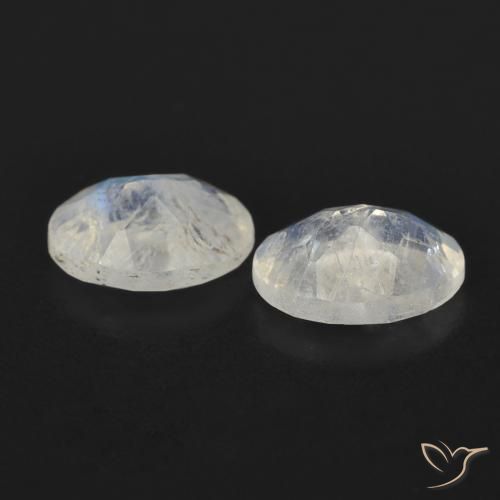 Shop natural 1.53ct 青みがかったホワイト レインボームーンストーン gems, 楕円形, from アメリカ at GemSelect. In stock, global shipping!