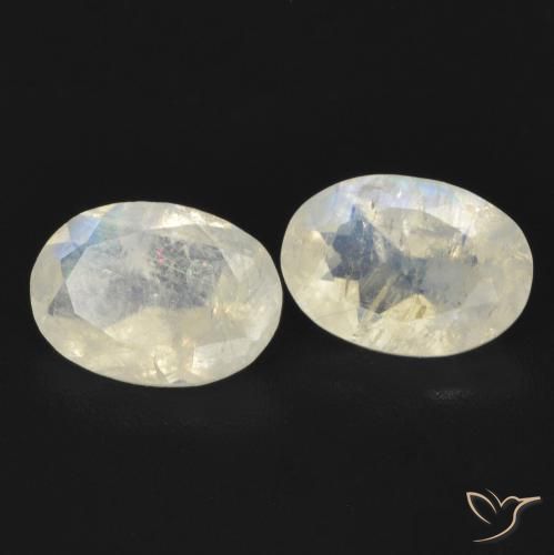 Shop natural 1.29ct 青みがかったホワイト レインボームーンストーン gems, 楕円形, from アメリカ at GemSelect. In stock, global shipping!