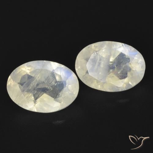 Shop natural 1.48ct 青みがかったホワイト レインボームーンストーン gems, 楕円形, from アメリカ at GemSelect. In stock, global shipping!