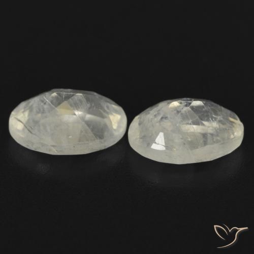 Shop natural 1.48ct 青みがかったホワイト レインボームーンストーン gems, 楕円形, from アメリカ at GemSelect. In stock, global shipping!