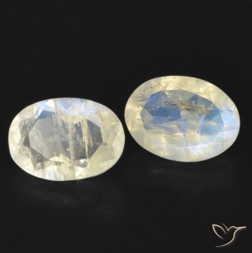 Shop natural 1.52ct 青みがかったホワイト レインボームーンストーン gems, 楕円形, from アメリカ at GemSelect. In stock, global shipping!