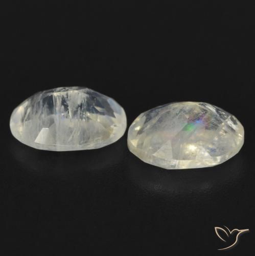 Shop natural 1.52ct 青みがかったホワイト レインボームーンストーン gems, 楕円形, from アメリカ at GemSelect. In stock, global shipping!