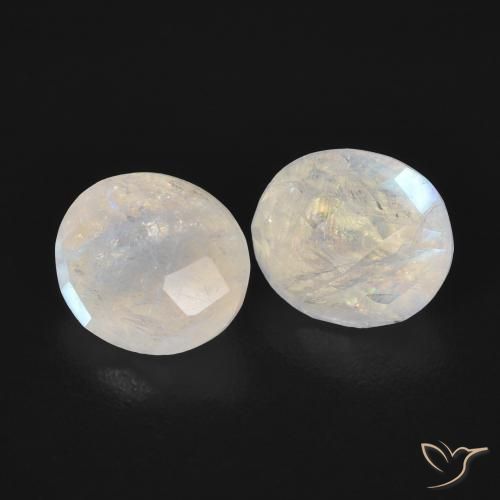 Shop natural 2.37ct 青みがかったホワイト レインボームーンストーン gems, 楕円形, from アメリカ at GemSelect. In stock, global shipping!