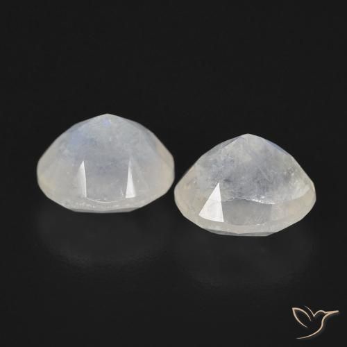 Shop natural 2.37ct 青みがかったホワイト レインボームーンストーン gems, 楕円形, from アメリカ at GemSelect. In stock, global shipping!