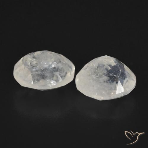 Shop natural 2.45ct 青みがかったホワイト レインボームーンストーン gems, 楕円形, from アメリカ at GemSelect. In stock, global shipping!