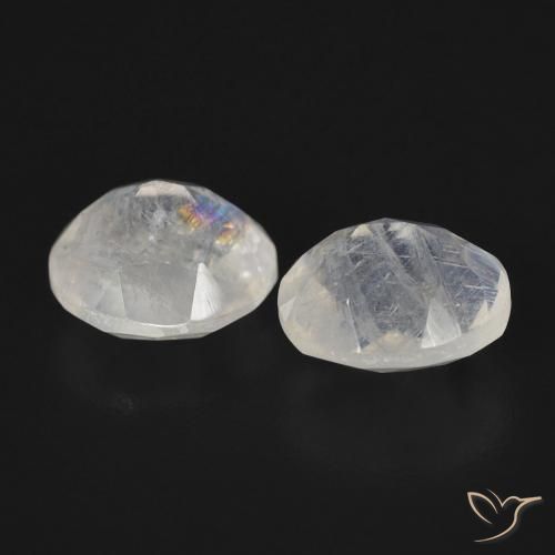 Shop natural 2.44ct 青みがかったホワイト レインボームーンストーン gems, 楕円形, from アメリカ at GemSelect. In stock, global shipping!