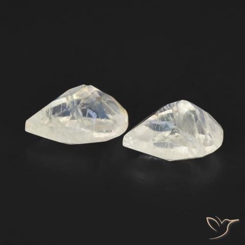 Shop natural 0.88ct 青みがかったホワイト レインボームーンストーン gems, 洋梨の形, from アメリカ at GemSelect. In stock, global shipping!