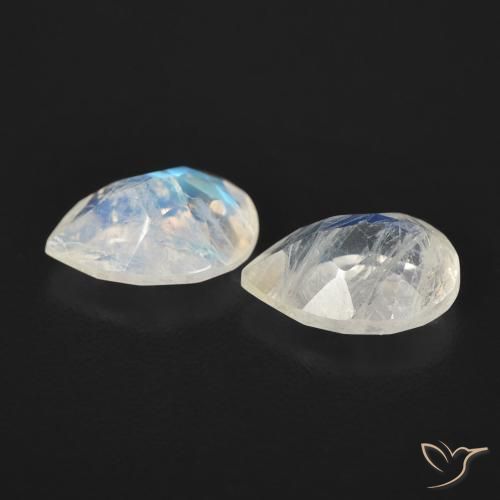 Shop natural 1.28ct 青みがかったホワイト レインボームーンストーン gems, 洋梨の形, from アメリカ at GemSelect. In stock, global shipping!