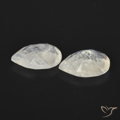 Shop natural 1.13ct 青みがかったホワイト レインボームーンストーン gems, 洋梨の形, from アメリカ at GemSelect. In stock, global shipping!