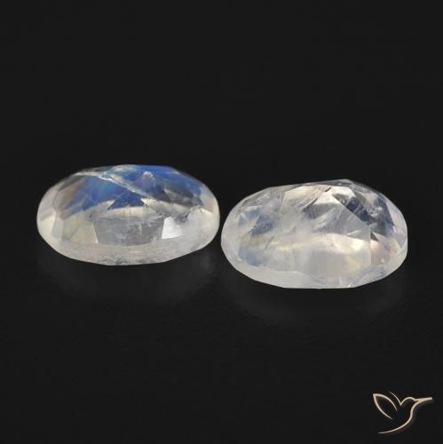 Shop natural 0.96ct 青みがかったホワイト レインボームーンストーン gems, 楕円形, from アメリカ at GemSelect. In stock, global shipping!