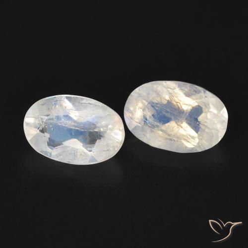 Shop natural 0.89ct 青みがかったホワイト レインボームーンストーン gems, 楕円形, from アメリカ at GemSelect. In stock, global shipping!