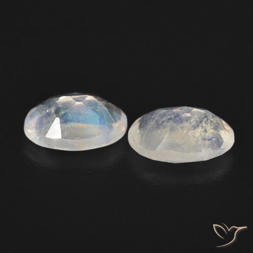 Shop natural 0.89ct 青みがかったホワイト レインボームーンストーン gems, 楕円形, from アメリカ at GemSelect. In stock, global shipping!