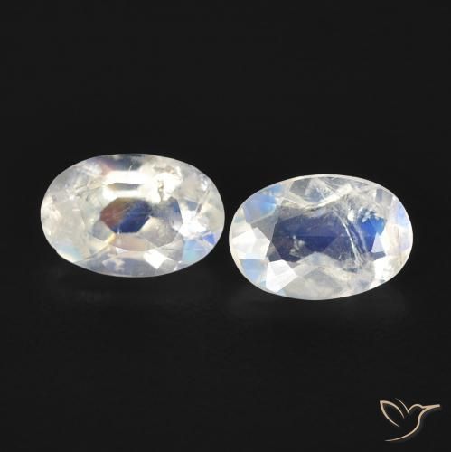 Shop natural 0.79ct 青みがかったホワイト レインボームーンストーン gems, 楕円形, from アメリカ at GemSelect. In stock, global shipping!