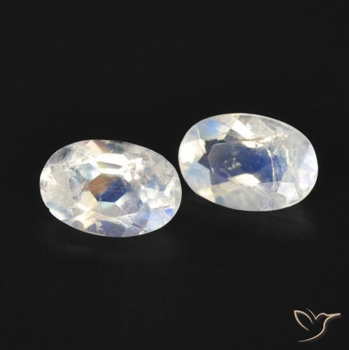 Shop natural 0.79ct 青みがかったホワイト レインボームーンストーン gems, 楕円形, from アメリカ at GemSelect. In stock, global shipping!