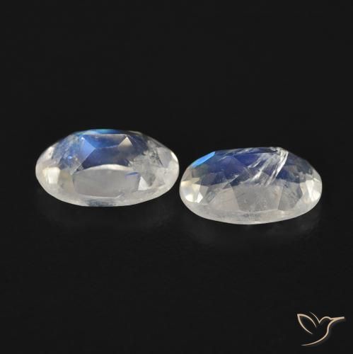 Shop natural 0.79ct 青みがかったホワイト レインボームーンストーン gems, 楕円形, from アメリカ at GemSelect. In stock, global shipping!