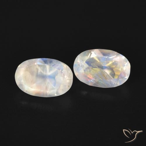 Shop natural 1.09ct 青みがかったホワイト レインボームーンストーン gems, 楕円形, from アメリカ at GemSelect. In stock, global shipping!
