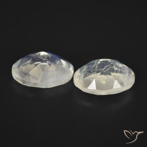 Shop natural 3.48ct 青みがかったホワイト レインボームーンストーン gems, 楕円形, from アメリカ at GemSelect. In stock, global shipping!