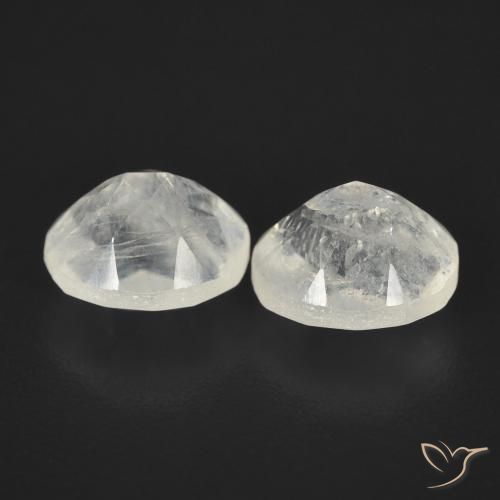 Shop natural 2.39ct 青みがかったホワイト レインボームーンストーン gems, 楕円形, from アメリカ at GemSelect. In stock, global shipping!
