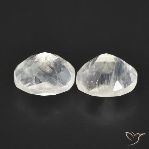 Shop natural 2.36ct 青みがかったホワイト レインボームーンストーン gems, 楕円形, from アメリカ at GemSelect. In stock, global shipping!