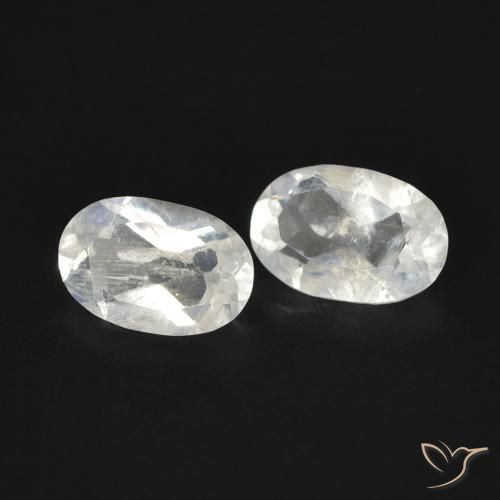 Shop natural 0.80ct 青みがかったホワイト レインボームーンストーン gems, 楕円形, from アメリカ at GemSelect. In stock, global shipping!