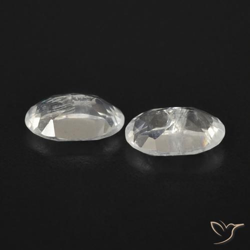 Shop natural 0.80ct 青みがかったホワイト レインボームーンストーン gems, 楕円形, from アメリカ at GemSelect. In stock, global shipping!