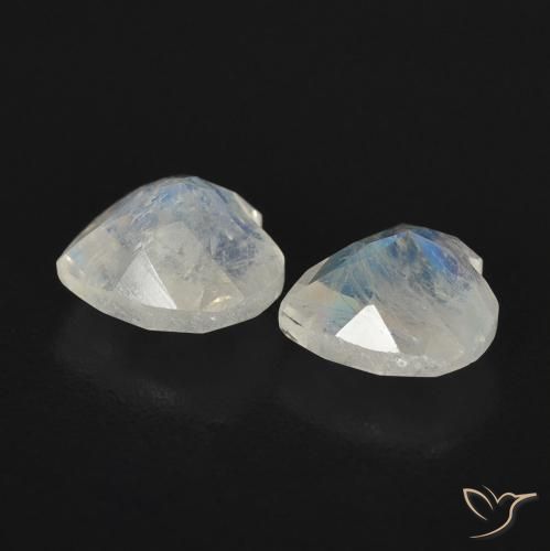 Shop natural 1.34ct 青みがかったホワイト レインボームーンストーン gems, 心臓, from アメリカ at GemSelect. In stock, global shipping!