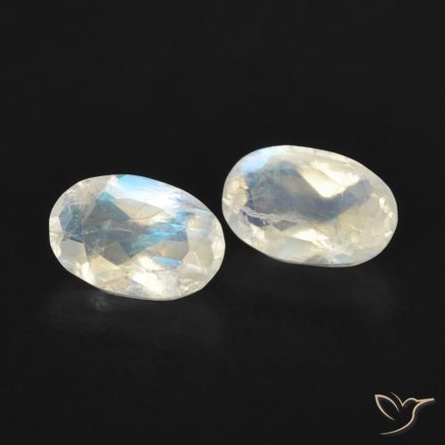 Shop natural 0.91ct 青みがかったホワイト レインボームーンストーン gems, 楕円形, from アメリカ at GemSelect. In stock, global shipping!