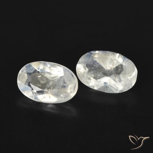 Shop natural 0.83ct 青みがかったホワイト レインボームーンストーン gems, 楕円形, from アメリカ at GemSelect. In stock, global shipping!