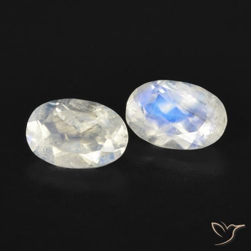 Shop natural 0.95ct 青みがかったホワイト レインボームーンストーン gems, 楕円形, from アメリカ at GemSelect. In stock, global shipping!