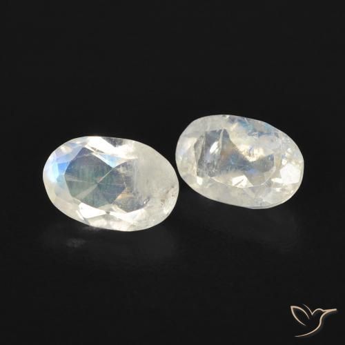 Shop natural 0.82ct 青みがかったホワイト レインボームーンストーン gems, 楕円形, from アメリカ at GemSelect. In stock, global shipping!