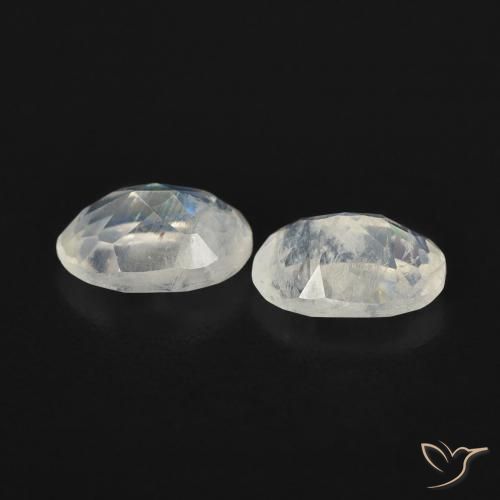 Shop natural 0.82ct 青みがかったホワイト レインボームーンストーン gems, 楕円形, from アメリカ at GemSelect. In stock, global shipping!