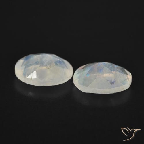 Shop natural 2.28ct 青みがかったホワイト レインボームーンストーン gems, 楕円形, from アメリカ at GemSelect. In stock, global shipping!