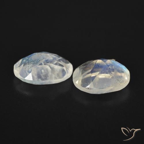 Shop natural 2.39ct 青みがかったホワイト レインボームーンストーン gems, 楕円形, from アメリカ at GemSelect. In stock, global shipping!