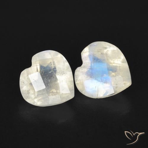 Shop natural 1.33ct 青みがかったホワイト レインボームーンストーン gems, 心臓, from アメリカ at GemSelect. In stock, global shipping!