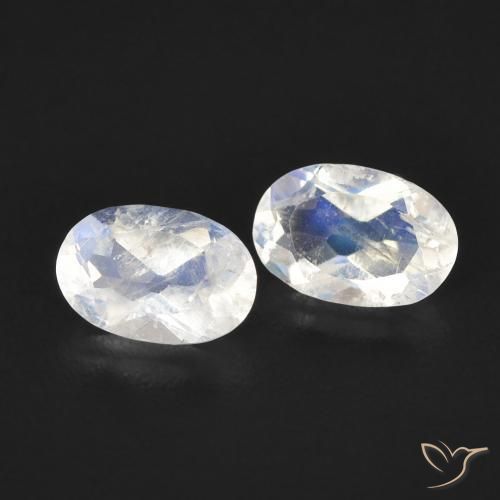 Shop natural 0.88ct 青みがかったホワイト レインボームーンストーン gems, 楕円形, from アメリカ at GemSelect. In stock, global shipping!