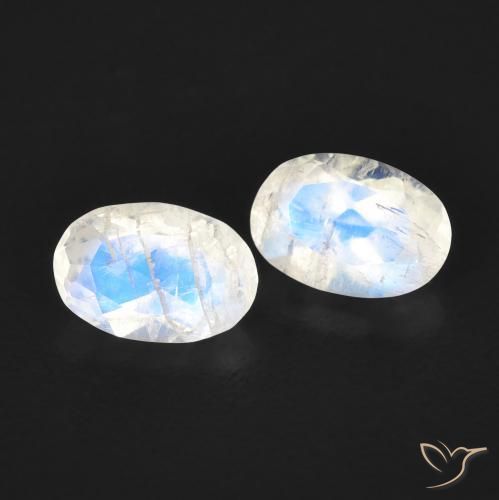 Shop natural 0.87ct 青みがかったホワイト レインボームーンストーン gems, 楕円形, from アメリカ at GemSelect. In stock, global shipping!
