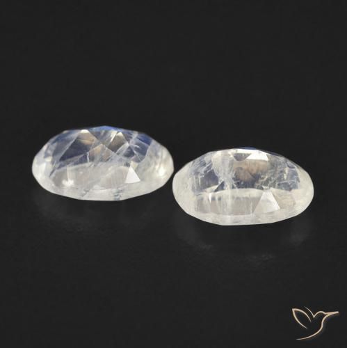 Shop natural 0.87ct 青みがかったホワイト レインボームーンストーン gems, 楕円形, from アメリカ at GemSelect. In stock, global shipping!