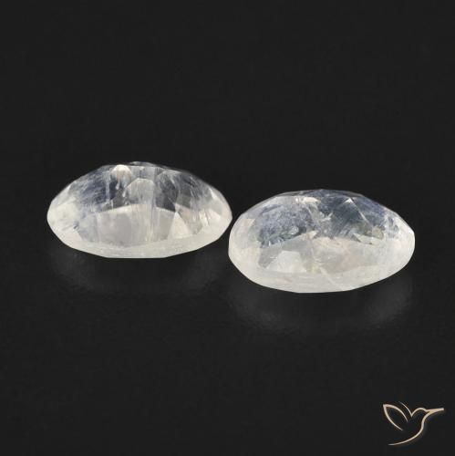 Shop natural 0.82ct 青みがかったホワイト レインボームーンストーン gems, 楕円形, from アメリカ at GemSelect. In stock, global shipping!