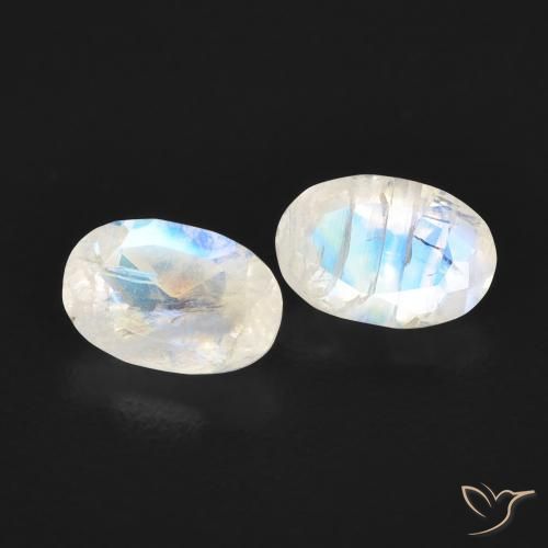 Shop natural 0.94ct 青みがかったホワイト レインボームーンストーン gems, 楕円形, from アメリカ at GemSelect. In stock, global shipping!