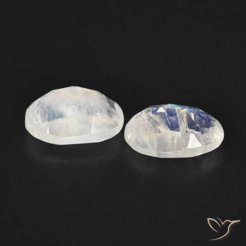 Shop natural 0.94ct 青みがかったホワイト レインボームーンストーン gems, 楕円形, from アメリカ at GemSelect. In stock, global shipping!
