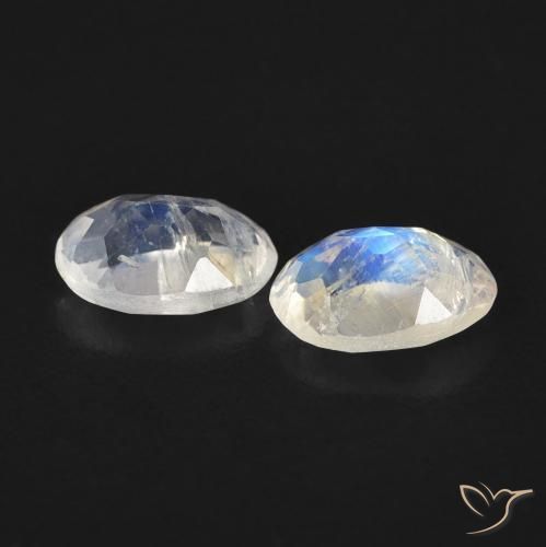 Shop natural 0.84ct 青みがかったホワイト レインボームーンストーン gems, 楕円形, from アメリカ at GemSelect. In stock, global shipping!
