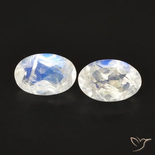 Shop natural 0.95ct 青みがかったホワイト レインボームーンストーン gems, 楕円形, from アメリカ at GemSelect. In stock, global shipping!