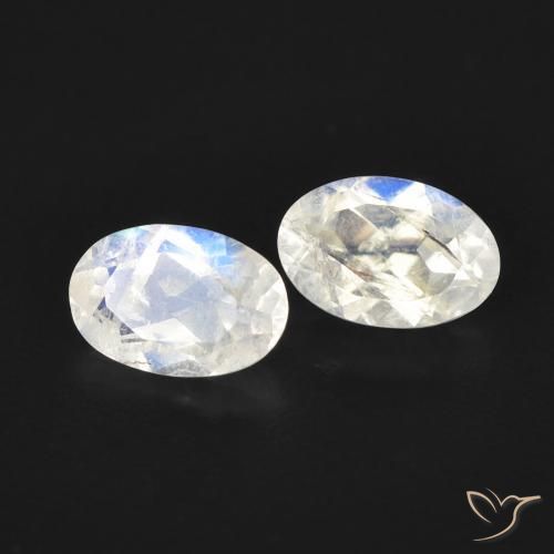 Shop natural 0.95ct 青みがかったホワイト レインボームーンストーン gems, 楕円形, from アメリカ at GemSelect. In stock, global shipping!
