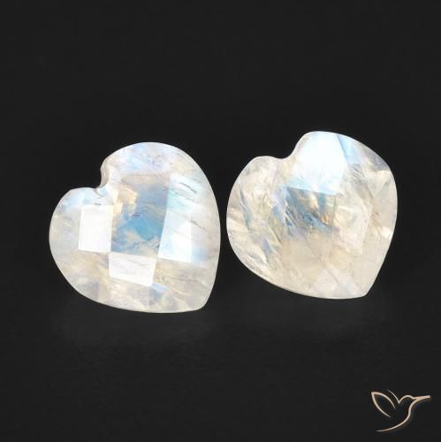 Shop natural 1.29ct 青みがかったホワイト レインボームーンストーン gems, 心臓, from アメリカ at GemSelect. In stock, global shipping!