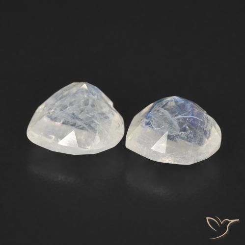 Shop natural 1.29ct 青みがかったホワイト レインボームーンストーン gems, 心臓, from アメリカ at GemSelect. In stock, global shipping!